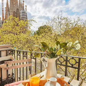Bbarcelona Sagrada Familia Garden Apartment